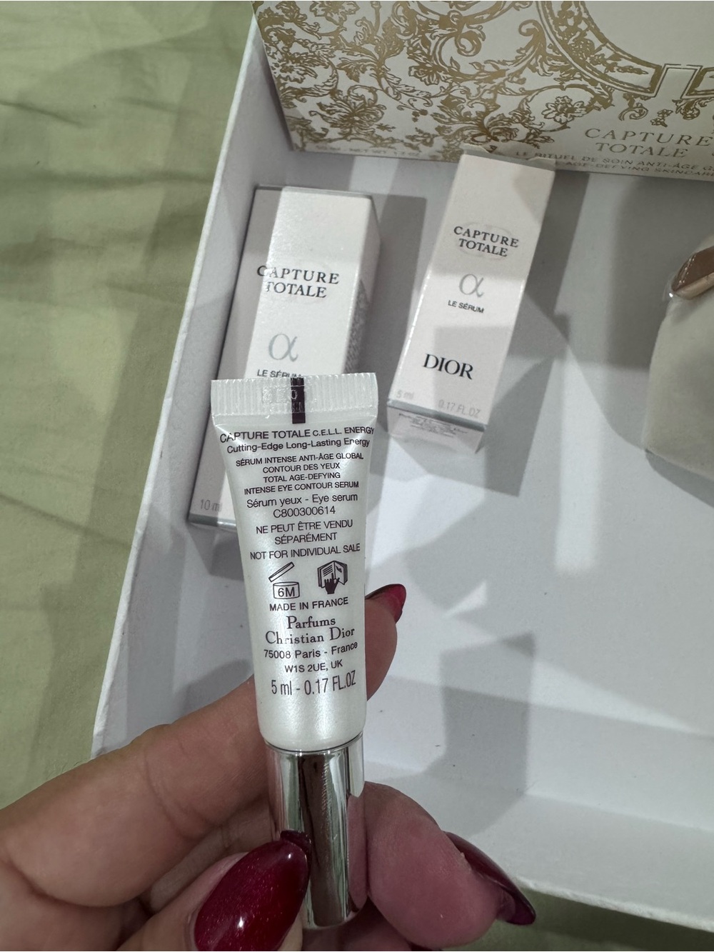 Dior white velvet cosmetic pouch and serum samplers - Picture 6 of 9